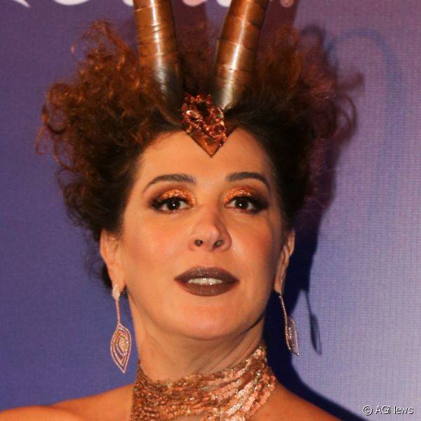 Cláudia Raia escolheu o batom marrom para destacar os lábios no Baile da Vogue (Foto: Agnews)